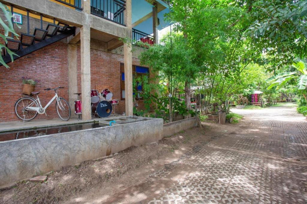 Oyo 1155 Bikers House And Enduro Tours Chiang Mai Hotell Exteriör bild